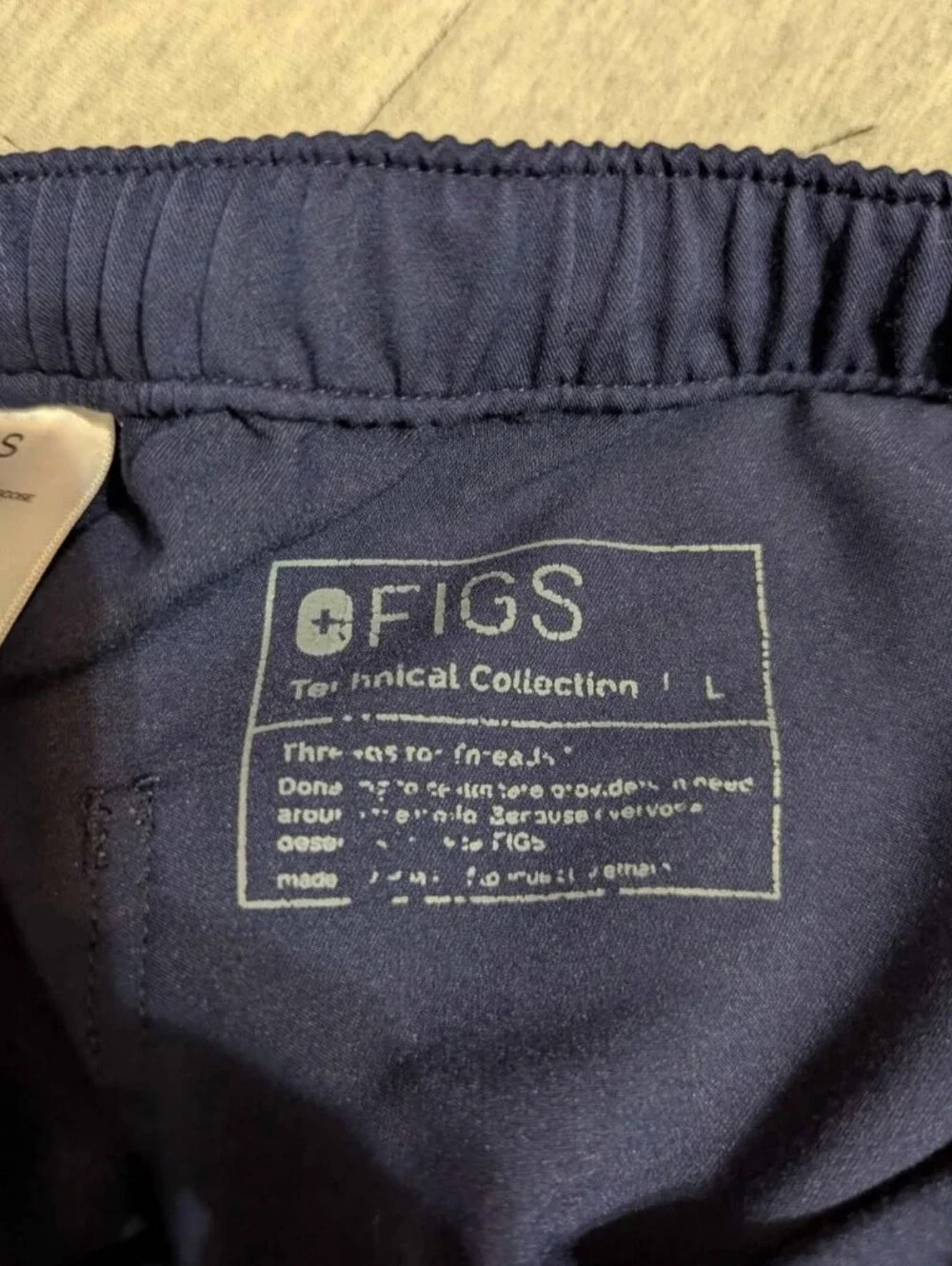 FIGS navy scrub pants, men's large